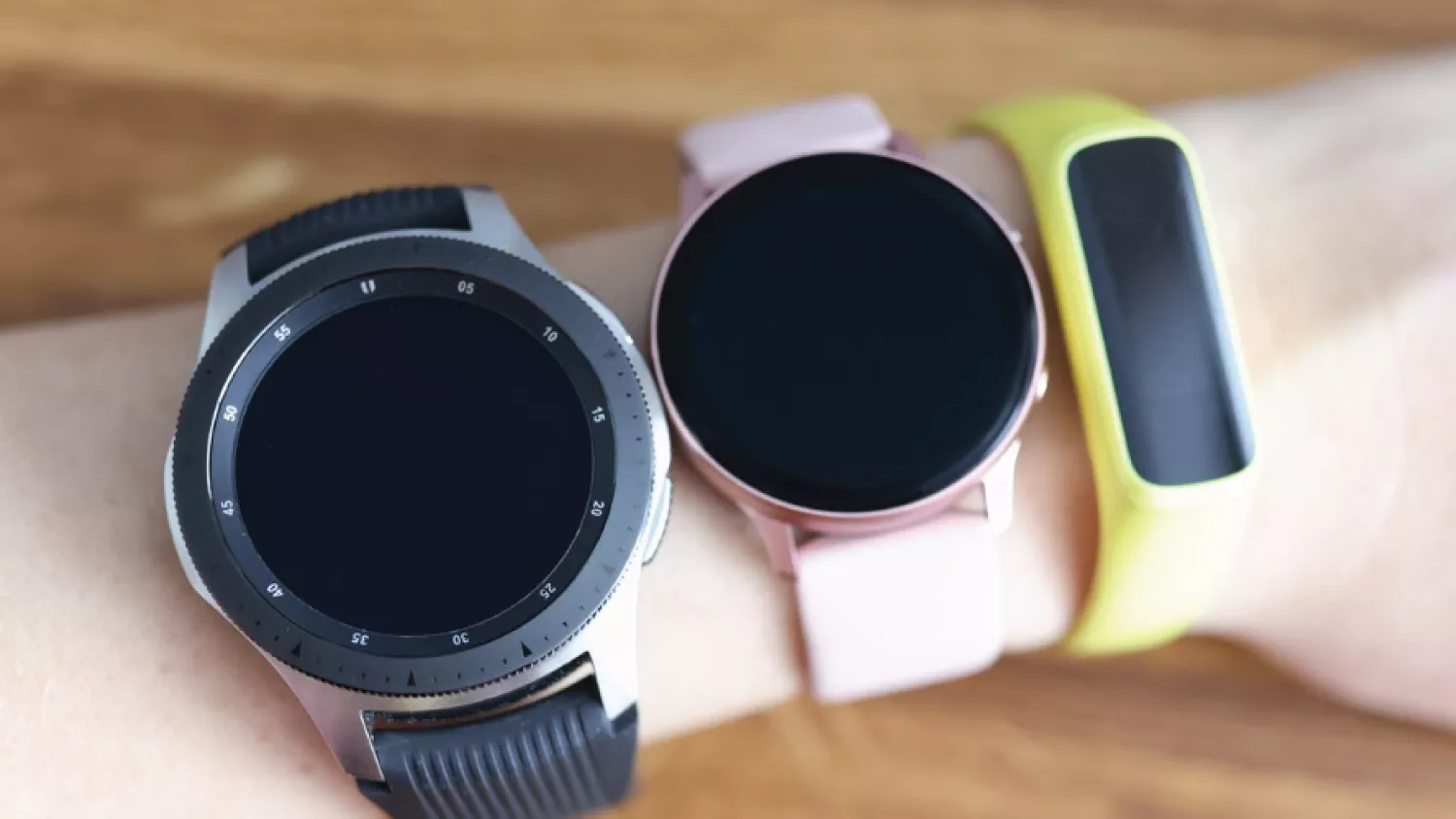 You are currently viewing Smartwatch vs Fitness Band : Which Wearable Is Right for You?